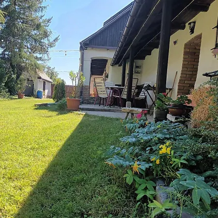 Cicahegy Vendeghaz Gasthof Tapiosag