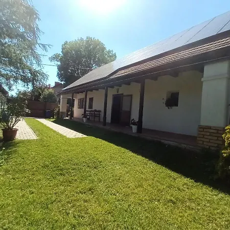 Cicahegy Vendeghaz Guest house *